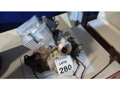 LOTE 280 - 01 MOTOR DE MOTO DAFRA. (NO ESTADO) ATENÇÃO! FAZER A VISITAÇÃO ANTES DE ARREMATAR, NÃO SABEMOS SE FUNCIONA, LEILÃO NÃO TEM GARANTIA E NEM DEVOLUÇÃO, SUJEITO A POSSÍVEIS AVARIAS VISÍVEIS/OCULTAS E/OU AUSÊNCIA DE COMPONENTES.