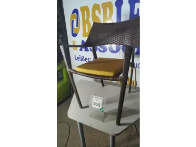 LOTE 005 - 01 CADEIRA DE JARDIM . (NO ESTADO EM QUE SE ENCONTRA. SUJEITO A AVARIAS OCULTAS/VISÍVEIS.) BH1587U