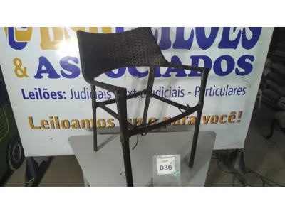 LOTE 036 - 01 CADEIRA DE JARDIM. (NO ESTADO EM QUE SE ENCONTRA. SUJEITO A AVARIAS OCULTAS/VISÍVEIS.) BH1636W