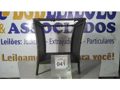 LOTE 041 - 01 MESA DE CANTO DE JARDIM. (NO ESTADO EM QUE SE ENCONTRA. SUJEITO A AVARIAS OCULTAS/VISÍVEIS.) BJ7455P