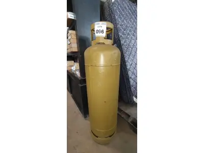 LOTE 096 - 01 BOTIJÃO DE GÁS VAZIO P45. . (NO ESTADO EM QUE SE ENCONTRA. SUJEITO A AVARIAS OCULTAS/VISÍVEIS.)