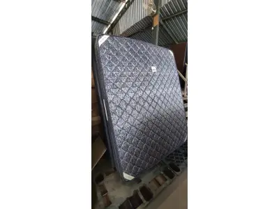 LOTE 095 - 01 COLCHÃO DE CASAL COM BASE 1,98CM X 1,58CM. AU1901N