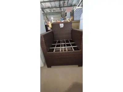 LOTE 070 - 01 POLTRONA DE JARDIM. (NO ESTADO EM QUE SE ENCONTRA. SUJEITO A AVARIAS OCULTAS/VISÍVEIS.) BH1586U