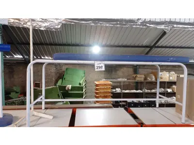 LOTE 298 - 01 MACA, 01 SUPORTE DE SORO E 01 APOIO DE BRAÇO. (NO ESTADO) ATENÇÃO! FAZER A VISITAÇÃO ANTES DE ARREMATAR, NÃO SABEMOS SE FUNCIONA, LEILÃO NÃO TEM GARANTIA E NEM DEVOLUÇÃO, SUJEITO A POSSÍVEIS AVARIAS VISÍVEIS/OCULTAS E/OU AUSÊNCIA DE COMPONENTES.