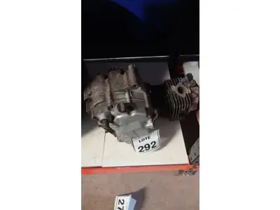 LOTE 292 - 01 MOTOR DE MOTO HONDA. (NO ESTADO) ATENÇÃO! FAZER A VISITAÇÃO ANTES DE ARREMATAR, NÃO SABEMOS SE FUNCIONA, LEILÃO NÃO TEM GARANTIA E NEM DEVOLUÇÃO, SUJEITO A POSSÍVEIS AVARIAS VISÍVEIS/OCULTAS E/OU AUSÊNCIA DE COMPONENTES.