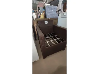 LOTE 070 - 01 POLTRONA DE JARDIM. (NO ESTADO EM QUE SE ENCONTRA. SUJEITO A AVARIAS OCULTAS/VISÍVEIS.) BH1586U