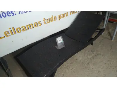 LOTE 129 - 01 ESPREGUIÇADEIRA. (NO ESTADO EM QUE SE ENCONTRA. SUJEITO A AVARIAS OCULTAS/VISÍVEIS.) BH1680K