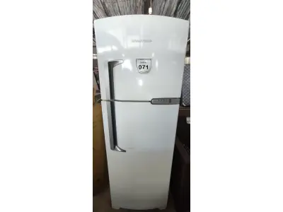 LOTE 071 - 01 GELADEIRA BRASTEMP CLEAN 127VOLTS . (NO ESTADO EM QUE SE ENCONTRA. SUJEITO A AVARIAS OCULTAS/VISÍVEIS.) BF8591G