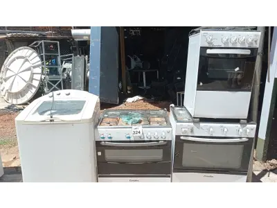 LOTE 324 - 01 MÁQUINA DE LAVAR E 03 FOGÕES DE MARCAS E MODELOS DIVERSOS. (NO ESTADO) ATENÇÃO! FAZER A VISITAÇÃO ANTES DE ARREMATAR, NÃO SABEMOS SE FUNCIONA, LEILÃO NÃO TEM GARANTIA E NEM DEVOLUÇÃO, SUJEITO A POSSÍVEIS AVARIAS VISÍVEIS/OCULTAS E/OU AUSÊNCIA DE COMPONENTES.