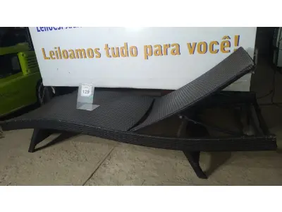 LOTE 129 - 01 ESPREGUIÇADEIRA. (NO ESTADO EM QUE SE ENCONTRA. SUJEITO A AVARIAS OCULTAS/VISÍVEIS.) BH1680K