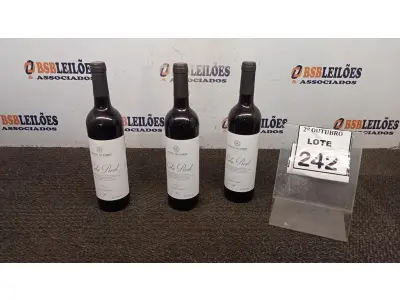LOTE 242 - 03 GARRAFAS DE VINHO FINO TINTO SECO VALA REAL DE 750ML SAFRA 2019. (NO ESTADO) ATENÇÃO! FAZER A VISITAÇÃO ANTES DE ARREMATAR, NÃO SABEMOS SE FUNCIONA, LEILÃO NÃO TEM GARANTIA E NEM DEVOLUÇÃO, SUJEITO A POSSÍVEIS AVARIAS VISÍVEIS/OCULTAS E/OU AUSÊNCIA DE COMPONENTES.