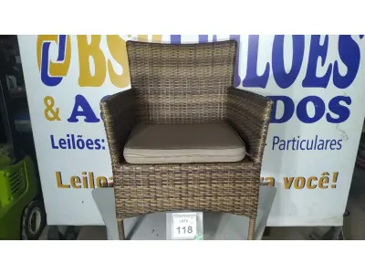 LOTE 118 - 01 CADEIRA DE JARDIM. (NO ESTADO EM QUE SE ENCONTRA. SUJEITO A AVARIAS OCULTAS/VISÍVEIS.) BF8659Y