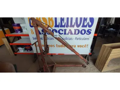 LOTE 340 - 01 GIRAFINHA. (NO ESTADO) ATENÇÃO! FAZER A VISITAÇÃO ANTES DE ARREMATAR, NÃO SABEMOS SE FUNCIONA, LEILÃO NÃO TEM GARANTIA E NEM DEVOLUÇÃO, SUJEITO A POSSÍVEIS AVARIAS VISÍVEIS/OCULTAS E/OU AUSÊNCIA DE COMPONENTES.