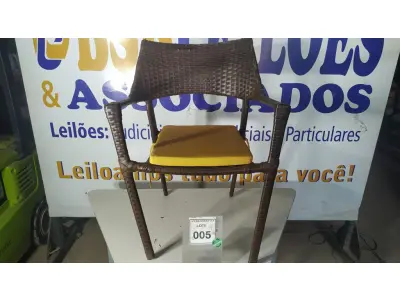 LOTE 005 - 01 CADEIRA DE JARDIM . (NO ESTADO EM QUE SE ENCONTRA. SUJEITO A AVARIAS OCULTAS/VISÍVEIS.) BH1587U