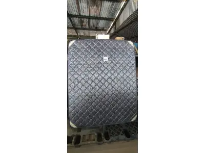 LOTE 095 - 01 COLCHÃO DE CASAL COM BASE 1,98CM X 1,58CM. AU1901N