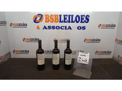 LOTE 245 - 03 GARRAFAS DE VINHO TINTO SECO FINO MALBEC LOTE 44 DE 750ML SAFRA 2020. (NO ESTADO) ATENÇÃO! FAZER A VISITAÇÃO ANTES DE ARREMATAR, NÃO SABEMOS SE FUNCIONA, LEILÃO NÃO TEM GARANTIA E NEM DEVOLUÇÃO, SUJEITO A POSSÍVEIS AVARIAS VISÍVEIS/OCULTAS E/OU AUSÊNCIA DE COMPONENTES.