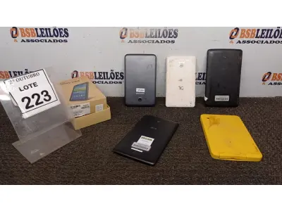 LOTE 223 - 05 TABLETS DE MARCAS E MODELOS DIVERSOS. (NO ESTADO) ATENÇÃO! FAZER A VISITAÇÃO ANTES DE ARREMATAR, NÃO SABEMOS SE FUNCIONA, LEILÃO NÃO TEM GARANTIA E NEM DEVOLUÇÃO, SUJEITO A POSSÍVEIS AVARIAS VISÍVEIS/OCULTAS E/OU AUSÊNCIA DE COMPONENTES.
