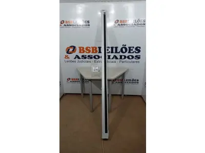 LOTE 270 - 01 TELA DE PROJEÇÃO RETRÁTIL. (NO ESTADO) ATENÇÃO! FAZER A VISITAÇÃO ANTES DE ARREMATAR, NÃO SABEMOS SE FUNCIONA, LEILÃO NÃO TEM GARANTIA E NEM DEVOLUÇÃO, SUJEITO A POSSÍVEIS AVARIAS VISÍVEIS/OCULTAS E/OU AUSÊNCIA DE COMPONENTES.