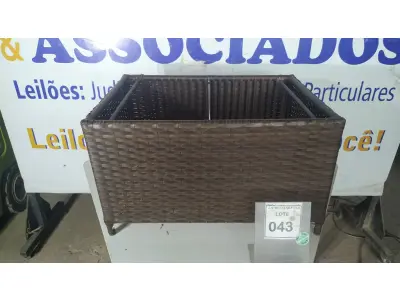 LOTE 043 - 01 MESA DE CENTRO DE JARDIM. (NO ESTADO EM QUE SE ENCONTRA. SUJEITO A AVARIAS OCULTAS/VISÍVEIS.) BH1653T