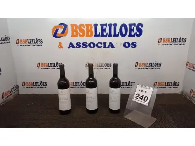 LOTE 240 - 03 GARRAFAS DE VINHO FINO TINTO SECO VALA REAL DE 750ML SAFRA 2019. (NO ESTADO) ATENÇÃO! FAZER A VISITAÇÃO ANTES DE ARREMATAR, NÃO SABEMOS SE FUNCIONA, LEILÃO NÃO TEM GARANTIA E NEM DEVOLUÇÃO, SUJEITO A POSSÍVEIS AVARIAS VISÍVEIS/OCULTAS E/OU AUSÊNCIA DE COMPONENTES.
