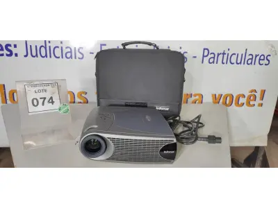 LOTE 074 - 01 PROJETOR INFOCUS LP350 COM BOLSA BIVOLTS. (NO ESTADO EM QUE SE ENCONTRA. SUJEITO A AVARIAS OCULTAS/VISÍVEIS.) CS1001225