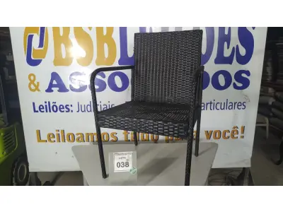 LOTE 038 - 01 CADEIRA DE JARDIM. (NO ESTADO EM QUE SE ENCONTRA. SUJEITO A AVARIAS OCULTAS/VISÍVEIS.) BH1670X