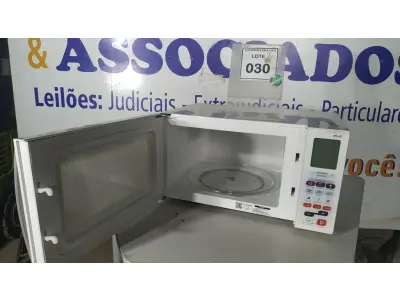 LOTE 030 - 01 MICRO-ONDAS BRASTEMP 127VOLTS.. (NO ESTADO EM QUE SE ENCONTRA. SUJEITO A AVARIAS OCULTAS/VISÍVEIS.) BF8463G