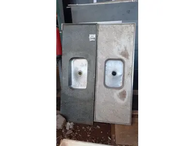 LOTE 319 - 02 PIAS EM MÁRMORE E CUBA EM INOX. (NO ESTADO) ATENÇÃO! FAZER A VISITAÇÃO ANTES DE ARREMATAR, NÃO SABEMOS SE FUNCIONA, LEILÃO NÃO TEM GARANTIA E NEM DEVOLUÇÃO, SUJEITO A POSSÍVEIS AVARIAS VISÍVEIS/OCULTAS E/OU AUSÊNCIA DE COMPONENTES.