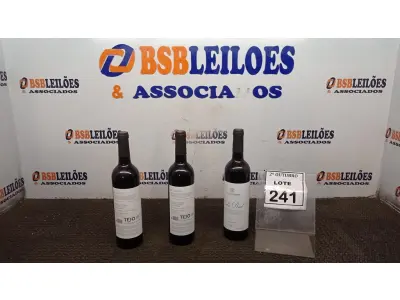 LOTE 241 - 03 GARRAFAS DE VINHO FINO TINTO SECO VALA REAL DE 750ML SAFRA 2019. (NO ESTADO) ATENÇÃO! FAZER A VISITAÇÃO ANTES DE ARREMATAR, NÃO SABEMOS SE FUNCIONA, LEILÃO NÃO TEM GARANTIA E NEM DEVOLUÇÃO, SUJEITO A POSSÍVEIS AVARIAS VISÍVEIS/OCULTAS E/OU AUSÊNCIA DE COMPONENTES.