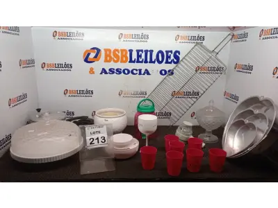 LOTE 213 - 01 COOKTOP 05 BOCAS MARCA FISCHER, 01 PANELA DE PIPOCA, 03 FORMAS DE ALUMÍNIO E UTENSÍLIOS DE COZINHA DIVERSOS. (NO ESTADO) ATENÇÃO! FAZER A VISITAÇÃO ANTES DE ARREMATAR, NÃO SABEMOS SE FUNCIONA, LEILÃO NÃO TEM GARANTIA E NEM DEVOLUÇÃO, SUJEITO A POSSÍVEIS AVARIAS VISÍVEIS/OCULTAS E/OU AUSÊNCIA DE COMPONENTES.