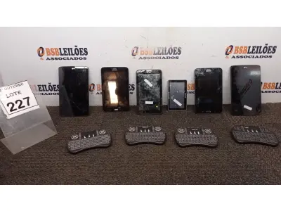 LOTE 227 - 01 GPS MULTILASER, 04 MINIS TECLADO SEM FIO E 05 TABLETS DE MARCAS E MODELOS DIVERSOS. (NO ESTADO) ATENÇÃO! FAZER A VISITAÇÃO ANTES DE ARREMATAR, NÃO SABEMOS SE FUNCIONA, LEILÃO NÃO TEM GARANTIA E NEM DEVOLUÇÃO, SUJEITO A POSSÍVEIS AVARIAS VISÍVEIS/OCULTAS E/OU AUSÊNCIA DE COMPONENTES.