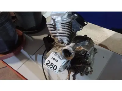 LOTE 280 - 01 MOTOR DE MOTO DAFRA. (NO ESTADO) ATENÇÃO! FAZER A VISITAÇÃO ANTES DE ARREMATAR, NÃO SABEMOS SE FUNCIONA, LEILÃO NÃO TEM GARANTIA E NEM DEVOLUÇÃO, SUJEITO A POSSÍVEIS AVARIAS VISÍVEIS/OCULTAS E/OU AUSÊNCIA DE COMPONENTES.