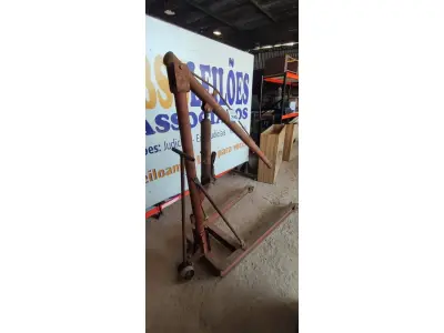 LOTE 340 - 01 GIRAFINHA. (NO ESTADO) ATENÇÃO! FAZER A VISITAÇÃO ANTES DE ARREMATAR, NÃO SABEMOS SE FUNCIONA, LEILÃO NÃO TEM GARANTIA E NEM DEVOLUÇÃO, SUJEITO A POSSÍVEIS AVARIAS VISÍVEIS/OCULTAS E/OU AUSÊNCIA DE COMPONENTES.