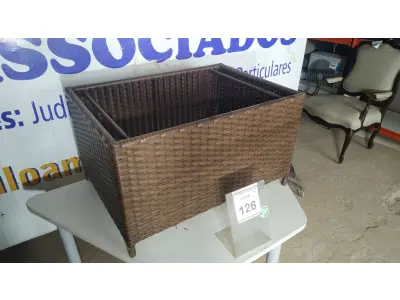 LOTE 126 - 01 MESA DE CENTRO DE JARDIM. (NO ESTADO EM QUE SE ENCONTRA. SUJEITO A AVARIAS OCULTAS/VISÍVEIS.) BH1646S