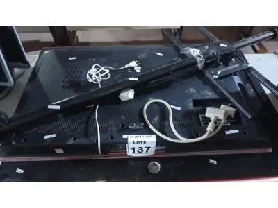 LOTE 137 - 01 SUPORTE DE TETO PARA TV, 01 TV LCD 47’’ MARCA LG E 01 TV LCD 42’’ MARCA BUSTER. (NO ESTADO) ATENÇÃO! FAZER A VISITAÇÃO ANTES DE ARREMATAR, NÃO SABEMOS SE FUNCIONA, LEILÃO NÃO TEM GARANTIA E NEM DEVOLUÇÃO, SUJEITO A POSSÍVEIS AVARIAS VISÍVEIS/OCULTAS E/OU AUSÊNCIA DE COMPONENTES.