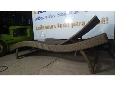 LOTE 124 - 01 ESPREGUIÇADEIRA. (NO ESTADO EM QUE SE ENCONTRA. SUJEITO A AVARIAS OCULTAS/VISÍVEIS.) BJ7401F