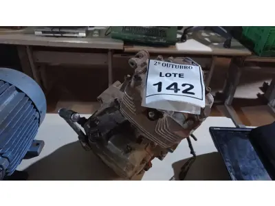 LOTE 142 - 01 MOTOR DE MOTO HONDA. (NO ESTADO) ATENÇÃO! FAZER A VISITAÇÃO ANTES DE ARREMATAR, NÃO SABEMOS SE FUNCIONA, LEILÃO NÃO TEM GARANTIA E NEM DEVOLUÇÃO, SUJEITO A POSSÍVEIS AVARIAS VISÍVEIS/OCULTAS E/OU AUSÊNCIA DE COMPONENTES.