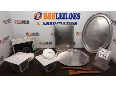 LOTE 152 - 01 TABLET MARCA ACER, 03 BANDEJAS EM INOX, 02 LUMINÁRIAS E 02 COLHERES DE PAU. (NO ESTADO) ATENÇÃO! FAZER A VISITAÇÃO ANTES DE ARREMATAR, NÃO SABEMOS SE FUNCIONA, LEILÃO NÃO TEM GARANTIA E NEM DEVOLUÇÃO, SUJEITO A POSSÍVEIS AVARIAS VISÍVEIS/OCULTAS E/OU AUSÊNCIA DE COMPONENTES.