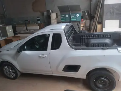 LOTE 341 - 01 CAMINHONETE CHEVROLET/MONTANA SPORT ALCOOL/GASOLINA, ANO 2011/2012 NA COR BRANCA. (OBS: APROXIMADAMENTE R$ 10.000,00 DE DÉBITO. (NO ESTADO)