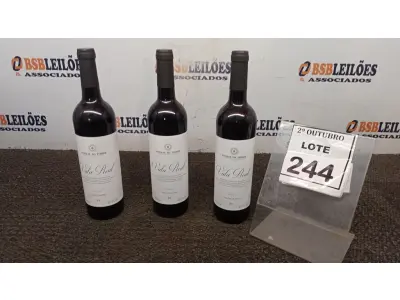 LOTE 244 - 03 GARRAFAS DE VINHO FINO TINTO SECO VALA REAL DE 750ML SAFRA 2019. (NO ESTADO) ATENÇÃO! FAZER A VISITAÇÃO ANTES DE ARREMATAR, NÃO SABEMOS SE FUNCIONA, LEILÃO NÃO TEM GARANTIA E NEM DEVOLUÇÃO, SUJEITO A POSSÍVEIS AVARIAS VISÍVEIS/OCULTAS E/OU AUSÊNCIA DE COMPONENTES.