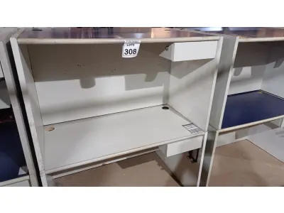 LOTE 308 - 02 MESAS DE ESCRITÓRIO EM MADEIRA. (NO ESTADO) ATENÇÃO! FAZER A VISITAÇÃO ANTES DE ARREMATAR, NÃO SABEMOS SE FUNCIONA, LEILÃO NÃO TEM GARANTIA E NEM DEVOLUÇÃO, SUJEITO A POSSÍVEIS AVARIAS VISÍVEIS/OCULTAS E/OU AUSÊNCIA DE COMPONENTES.