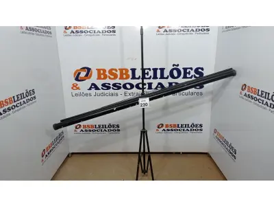 LOTE 230 - 01 TELA DE PROJEÇÃO RETRÁTIL. (NO ESTADO) ATENÇÃO! FAZER A VISITAÇÃO ANTES DE ARREMATAR, NÃO SABEMOS SE FUNCIONA, LEILÃO NÃO TEM GARANTIA E NEM DEVOLUÇÃO, SUJEITO A POSSÍVEIS AVARIAS VISÍVEIS/OCULTAS E/OU AUSÊNCIA DE COMPONENTES.