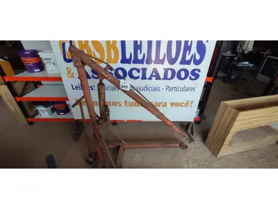 LOTE 340 - 01 GIRAFINHA. (NO ESTADO) ATENÇÃO! FAZER A VISITAÇÃO ANTES DE ARREMATAR, NÃO SABEMOS SE FUNCIONA, LEILÃO NÃO TEM GARANTIA E NEM DEVOLUÇÃO, SUJEITO A POSSÍVEIS AVARIAS VISÍVEIS/OCULTAS E/OU AUSÊNCIA DE COMPONENTES.