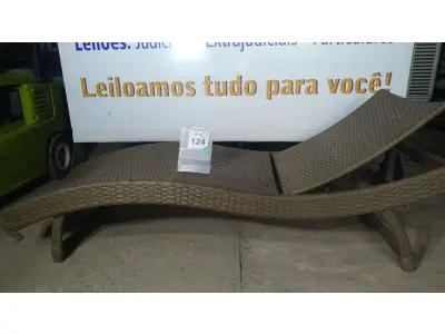 LOTE 124 - 01 ESPREGUIÇADEIRA. (NO ESTADO EM QUE SE ENCONTRA. SUJEITO A AVARIAS OCULTAS/VISÍVEIS.) BJ7401F