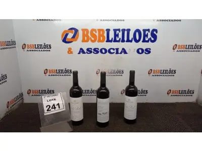LOTE 241 - 03 GARRAFAS DE VINHO FINO TINTO SECO VALA REAL DE 750ML SAFRA 2019. (NO ESTADO) ATENÇÃO! FAZER A VISITAÇÃO ANTES DE ARREMATAR, NÃO SABEMOS SE FUNCIONA, LEILÃO NÃO TEM GARANTIA E NEM DEVOLUÇÃO, SUJEITO A POSSÍVEIS AVARIAS VISÍVEIS/OCULTAS E/OU AUSÊNCIA DE COMPONENTES.