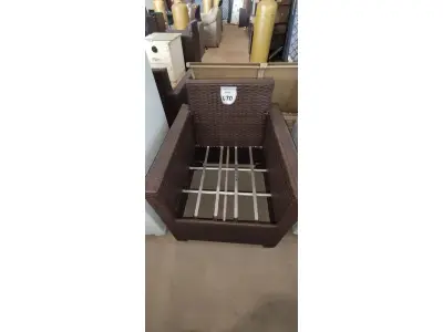 LOTE 070 - 01 POLTRONA DE JARDIM. (NO ESTADO EM QUE SE ENCONTRA. SUJEITO A AVARIAS OCULTAS/VISÍVEIS.) BH1586U