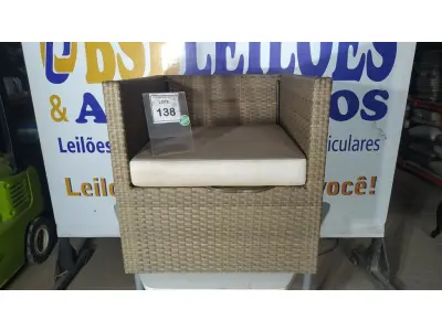 LOTE 138 - 01 POLTRONA DE JARDIM. (NO ESTADO EM QUE SE ENCONTRA. SUJEITO A AVARIAS OCULTAS/VISÍVEIS.) BH1517H
