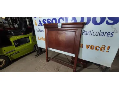 LOTE 162 - 01 CABECEIRA DE CAMA. (NO ESTADO EM QUE SE ENCONTRA. SUJEITO A AVARIAS OCULTAS/VISÍVEIS.)  BF8593U