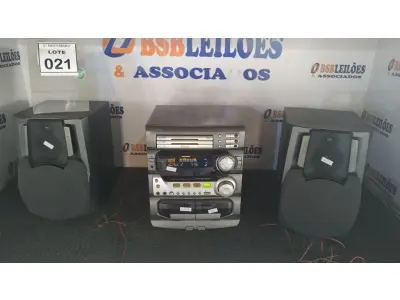 LOTE 021 - 01 APARELHO DE SOM COM 02 CAIXAS. (NO ESTADO) ATENÇÃO! FAZER A VISITAÇÃO ANTES DE ARREMATAR, NÃO SABEMOS SE FUNCIONA, LEILÃO NÃO TEM GARANTIA E NEM DEVOLUÇÃO, SUJEITO A POSSÍVEIS AVARIAS VISÍVEIS/OCULTAS E/OU AUSÊNCIA DE COMPONENTES.