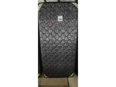 LOTE 168 - 01 COLCHÃO SOLTEIRO COM BASE 1,88CM X 0,88CM. (NO ESTADO EM QUE SE ENCONTRA. SUJEITO A AVARIAS OCULTAS/VISÍVEIS.) AU2189V